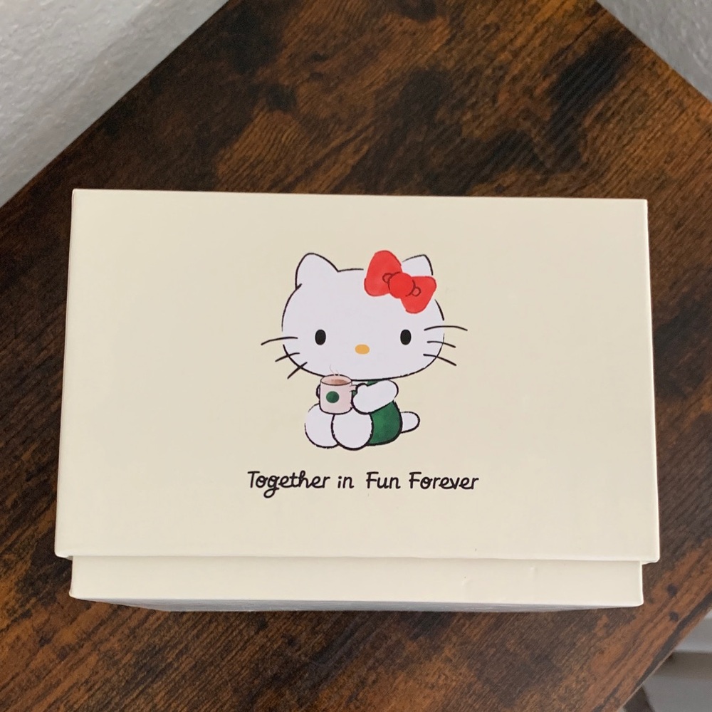 Starbucks Cream Box with Hello Kitty Design - Picture 3 of 5